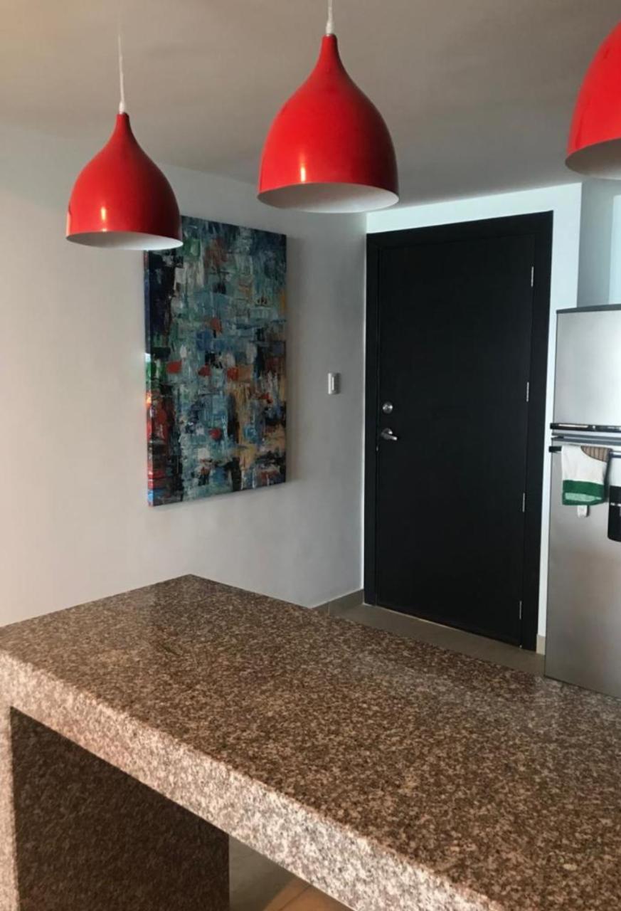 Lindo Departamento Al Pie De Playa Edificio Torre Oceanica * Salinas (Santa Elena)